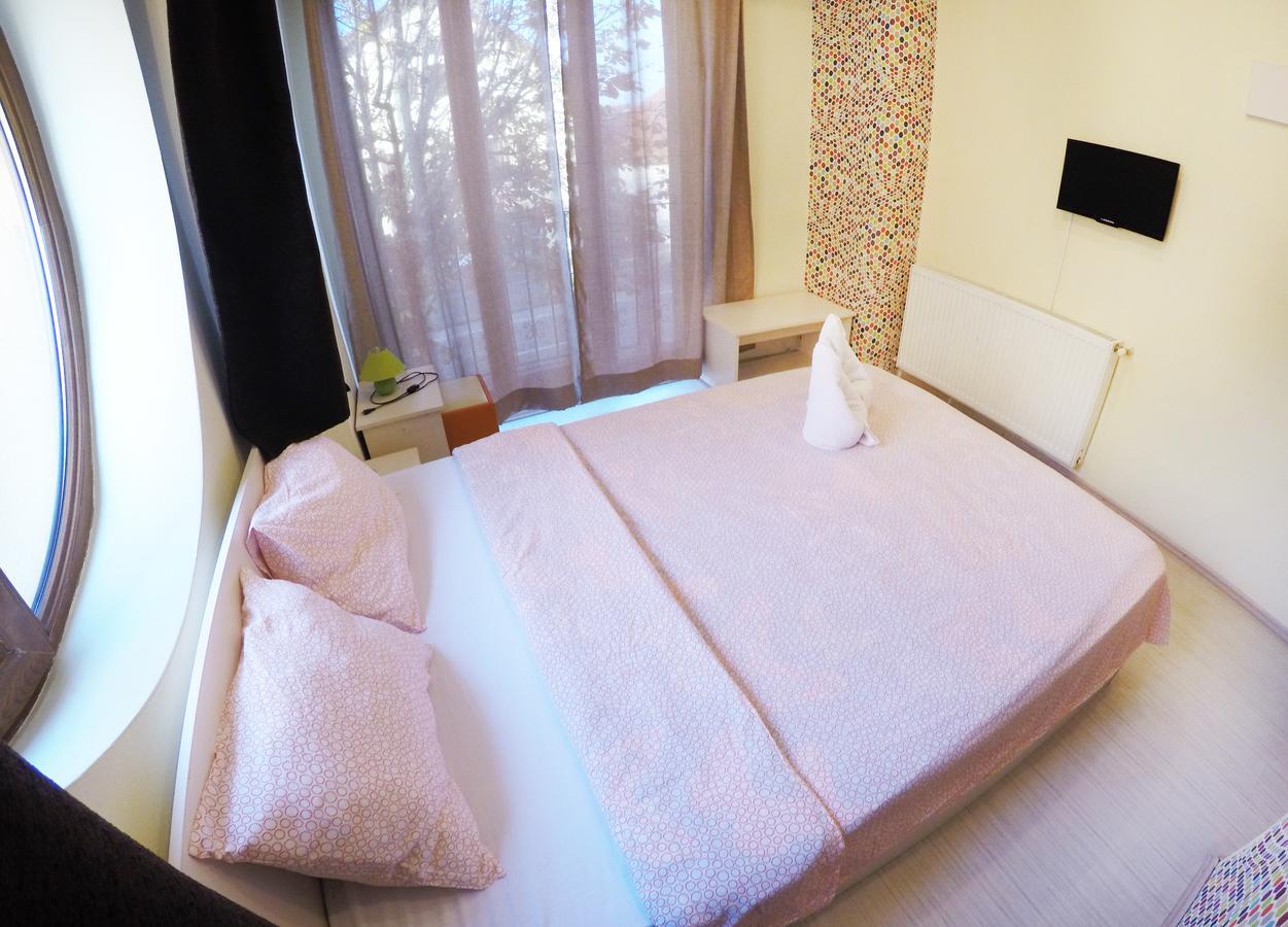 Bonsejour Hotel Брашов Екстериор снимка